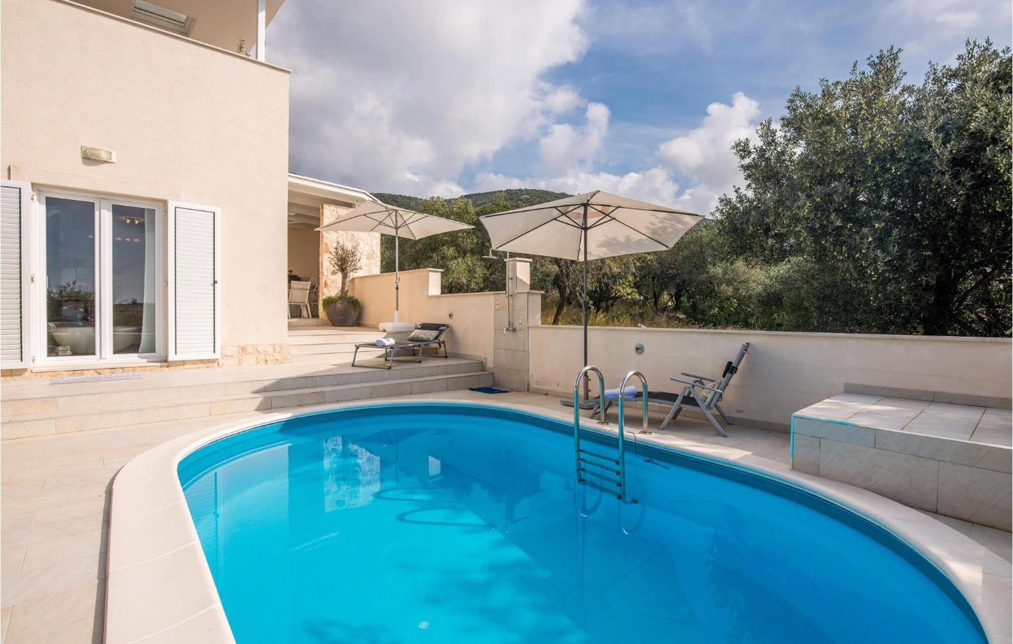 Beautiful Home In Martinscica With Wifi エクステリア 写真