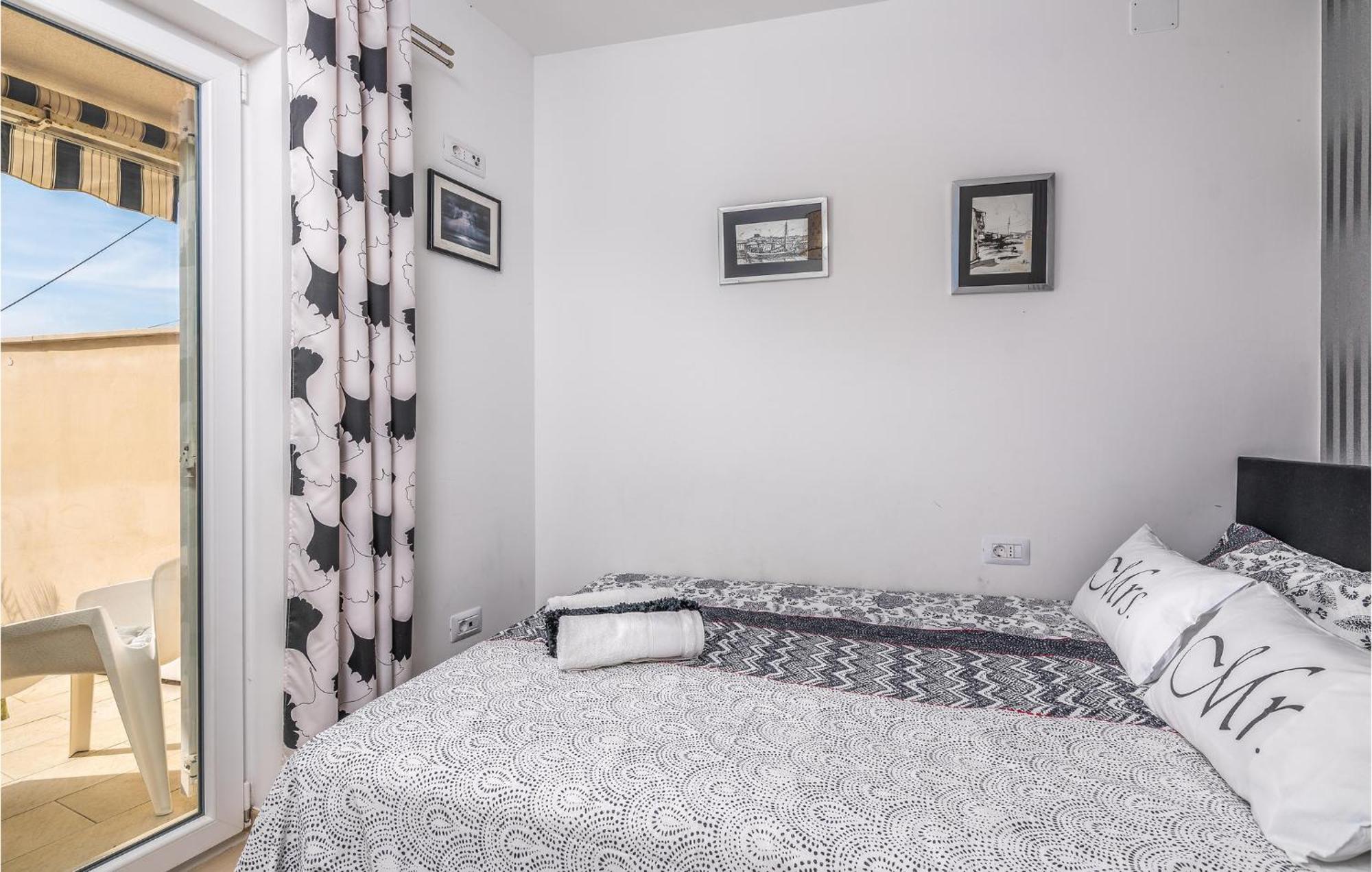 Beautiful Home In Martinscica With Wifi エクステリア 写真