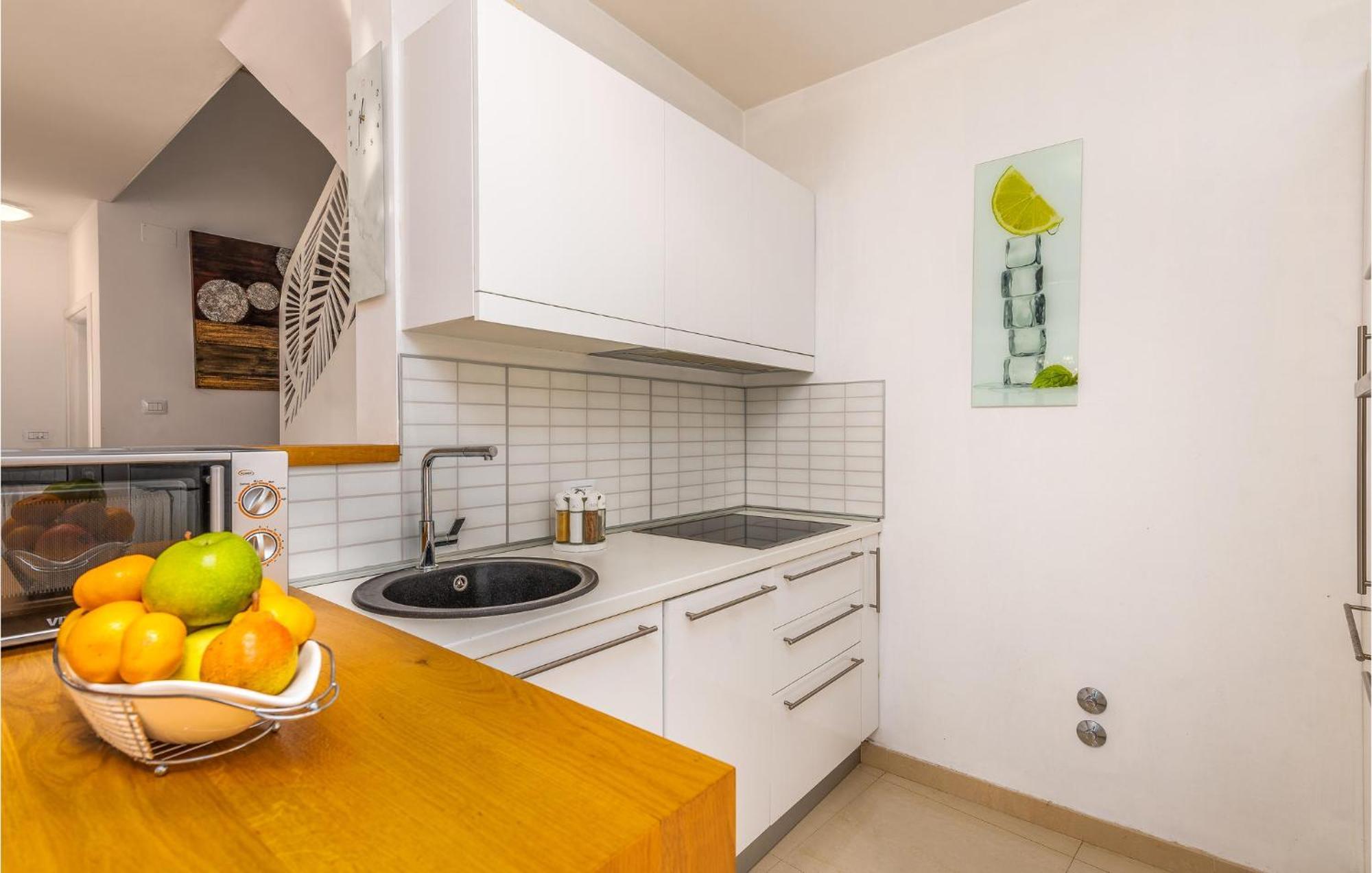 Beautiful Home In Martinscica With Wifi エクステリア 写真
